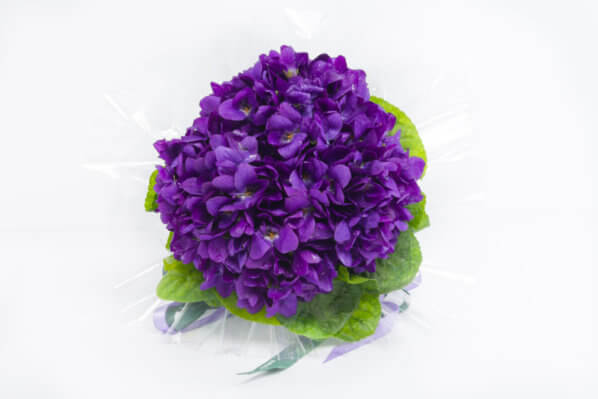 Un Gros Bouquet De Violettes Lachaume Pour La Saint Valentin Paris Cote Jardin