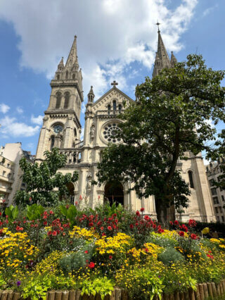 En été dans le Jardin des moines de Thibirine, Paris 11e (75)