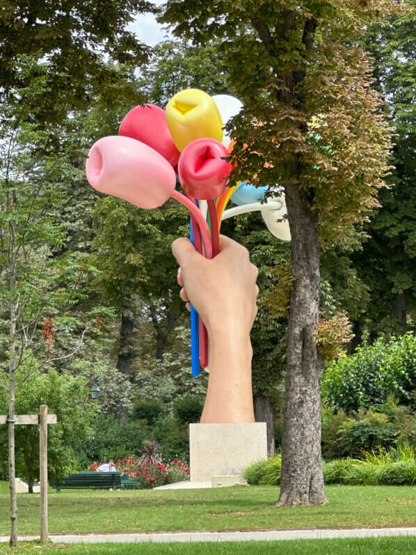 Bouquet of tulips, Jeff Koons, jardin des Champs-Élysées en été dans Paris (75)