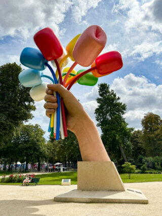 Bouquet of tulipes, Jeff Koons, jardin des Champs-Élysées en été dans Paris (75)