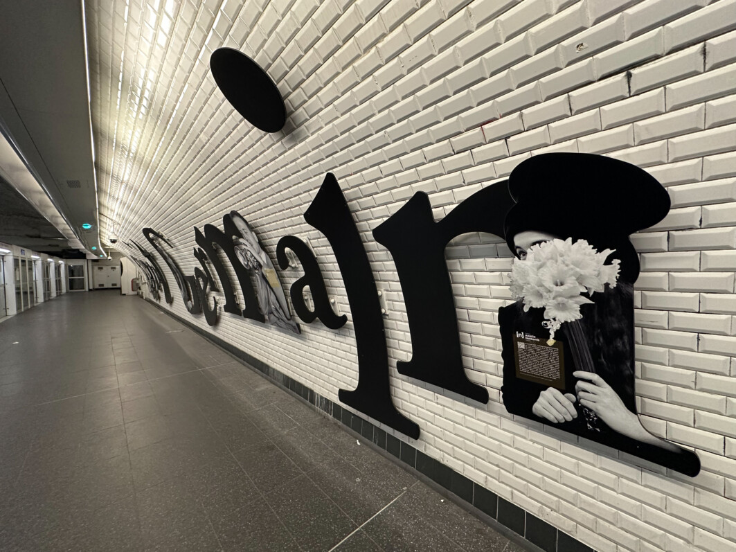 Dans la station de métro Saint-Germain-des-Prés, ligne 4, Paris 6e (75)