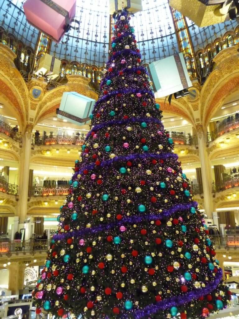 L'immense sapin de Noël des Galeries Lafayette Paris (Paris 9e) - Paris côté jardin